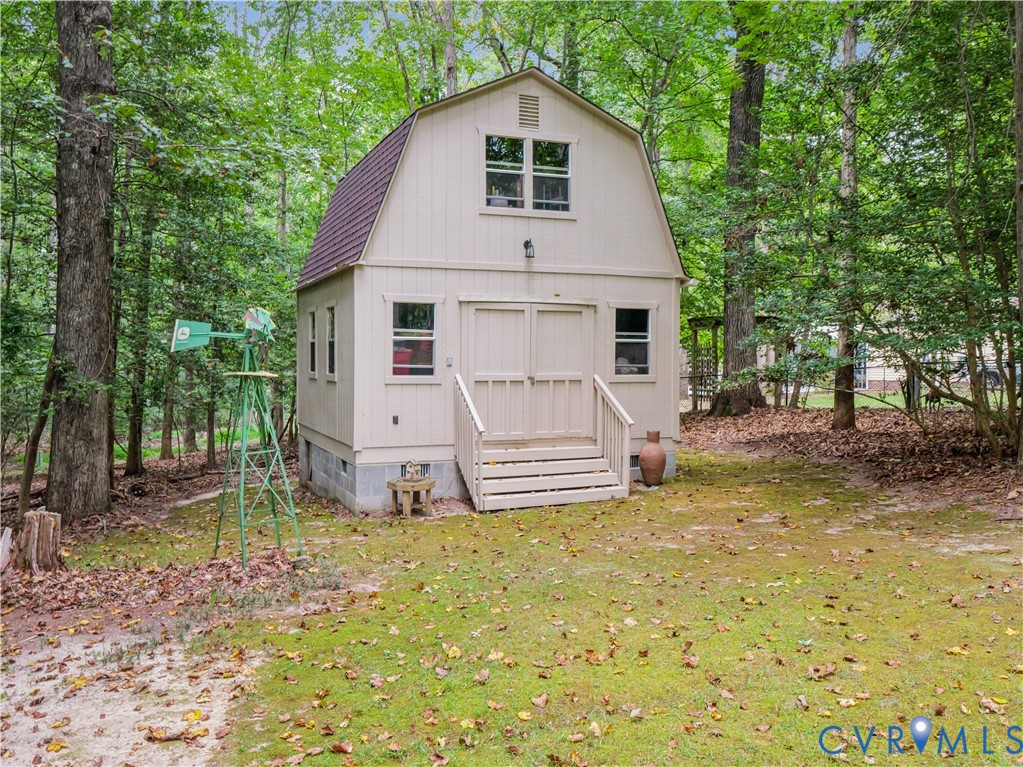 6530 Glebe Point Road Chesterfield, VA 23838 - Photo 3 of 41 a view of a house with backyard