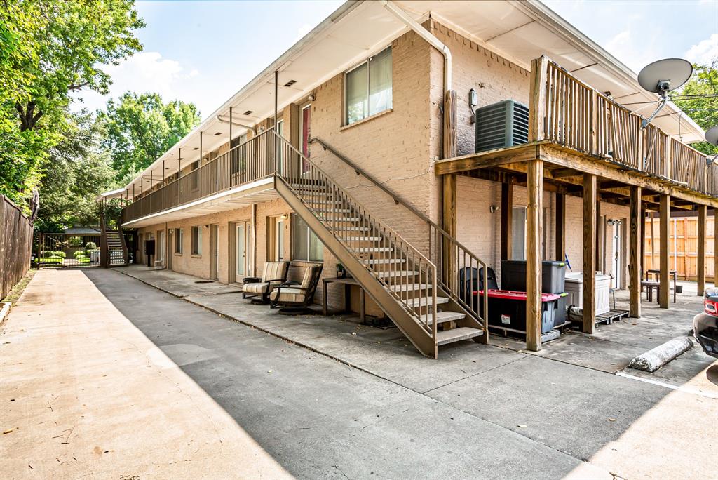 4931 Junius Street, Unit 4 Dallas, TX 75214 - Photo 29 of 31 a view of a house with a yard