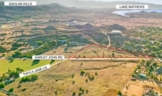 a picture of a field