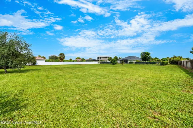 $674,982 | 4009 Gardenwood Circle, Grant, FL 32949