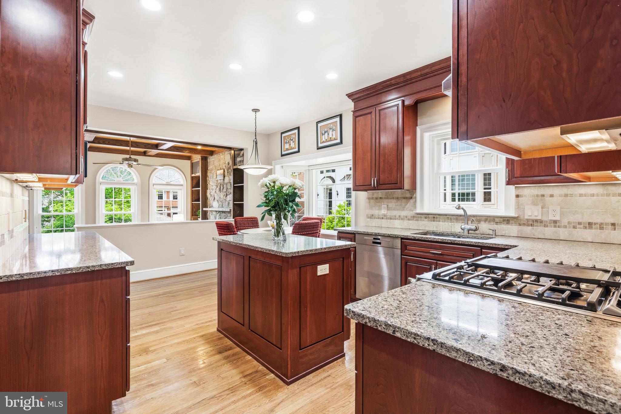 8015 Quarry Ridge Way Bethesda, MD 20817 - Photo 15 of 65