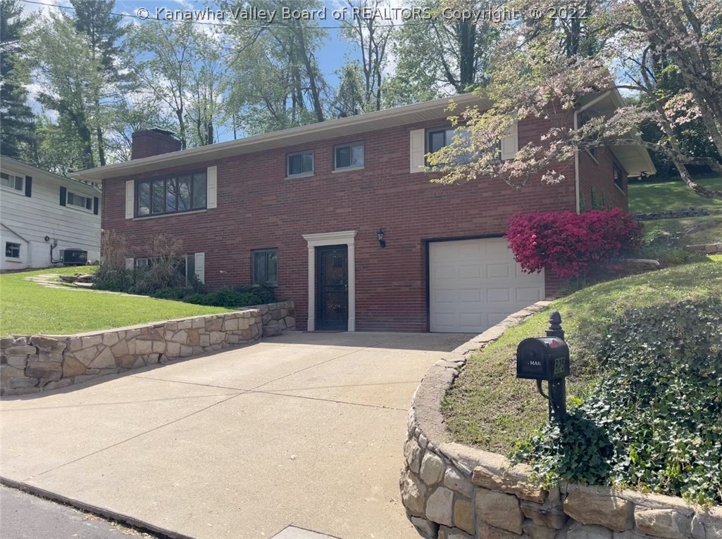 825 Carroll Road Charleston, WV 25314 - Photo 2 of 38 Gallery Image 2