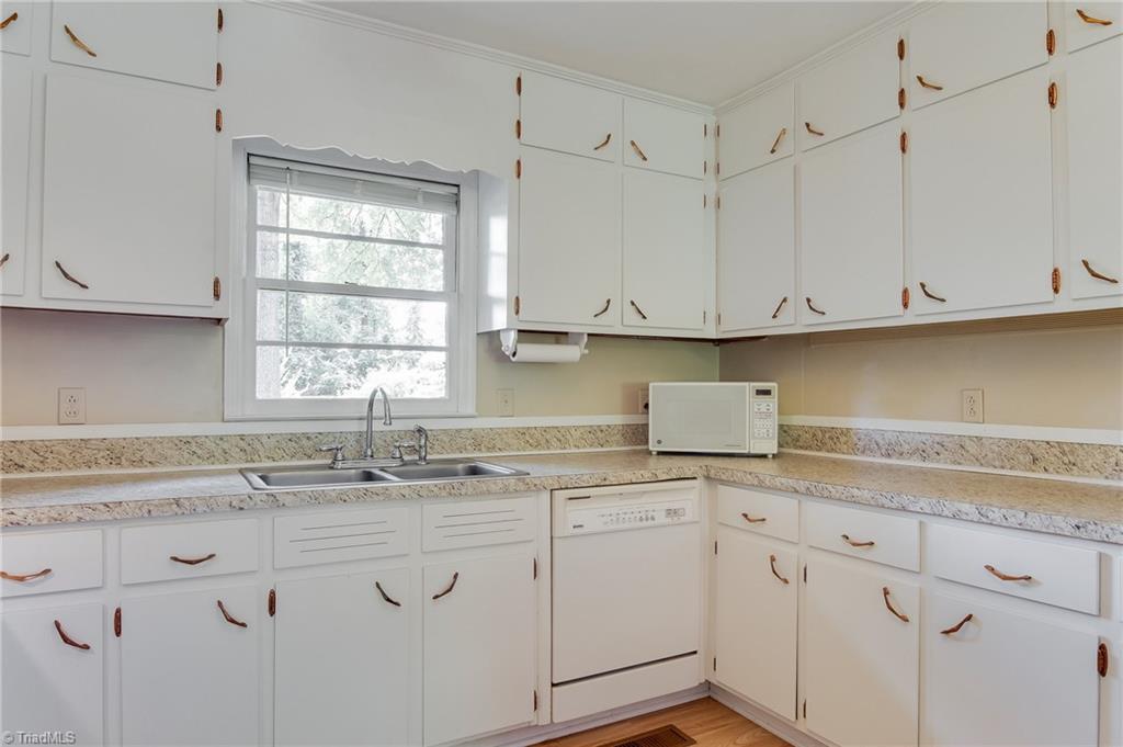 3611 Castleton Road Greensboro, NC 27406 - Photo 13 of 30 Gallery Image 13