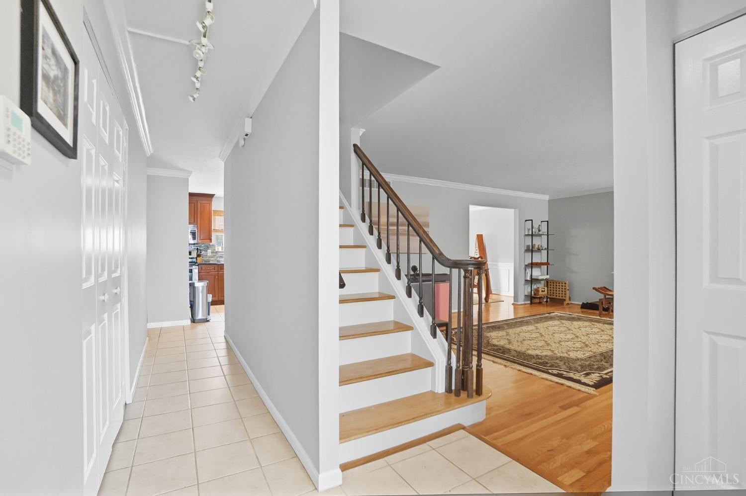 7835 Pfeiffer Road Cincinnati, OH 45242 - Photo 4 of 57