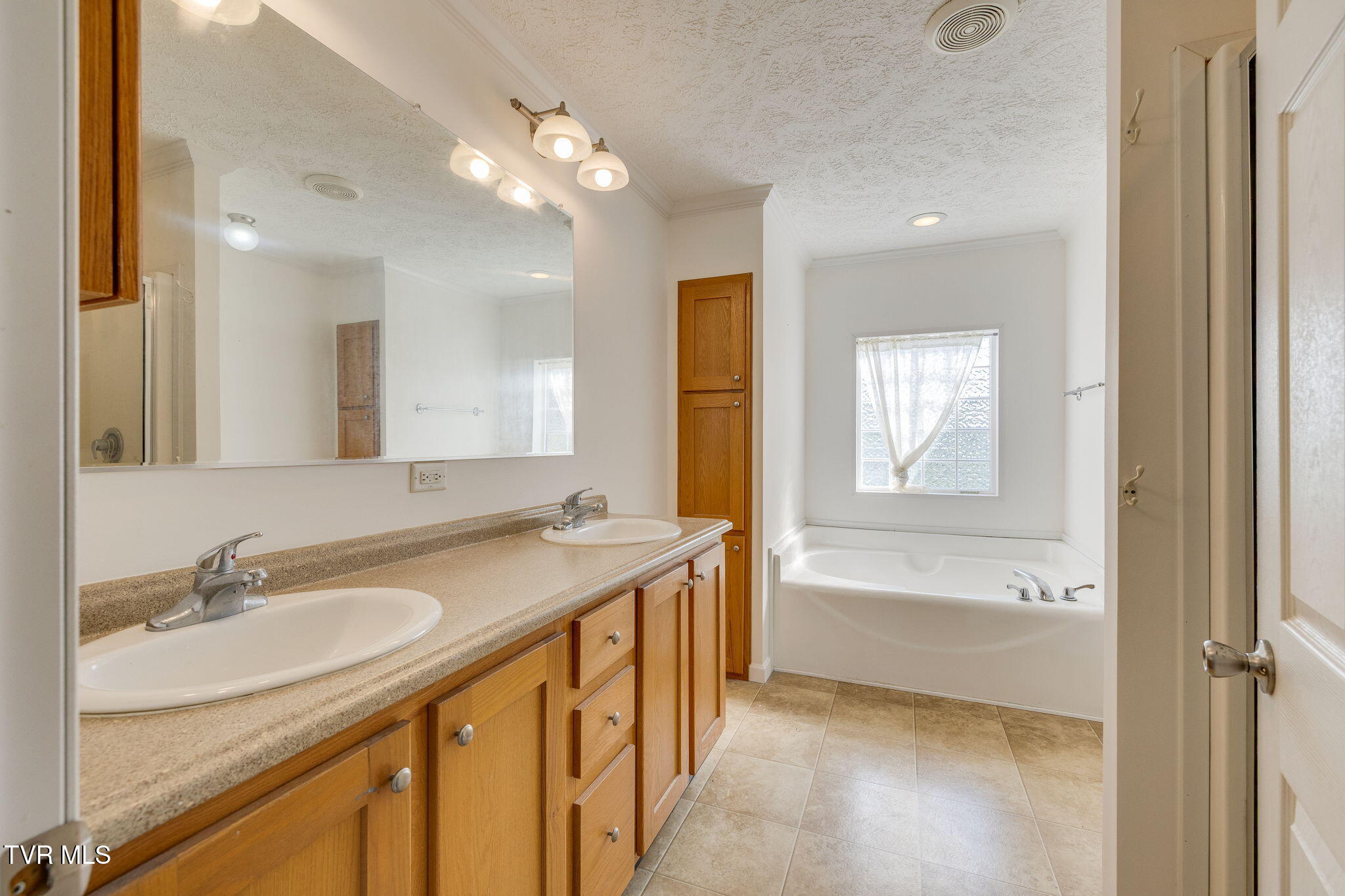 108 Richards Road Rogersville, TN 37857 - Photo 9 of 18 Primary Bath