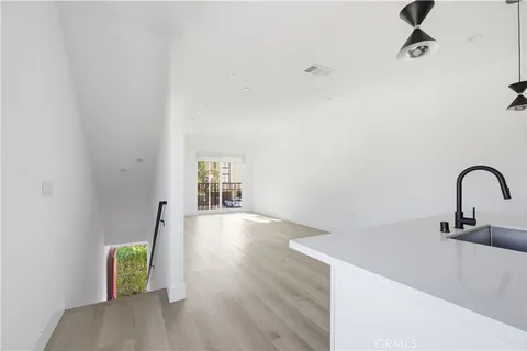 $3,590 | 21721 Hart Street, Canoga Park, CA 91303