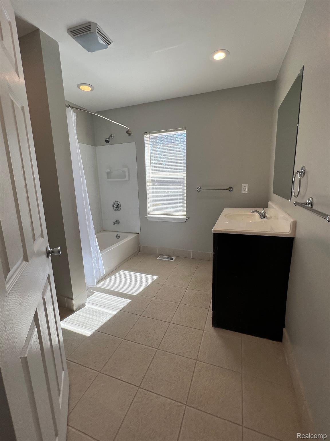 40421 Tyler Road Belleville, MI 48111 - Photo 12 of 16 Gallery Image 12