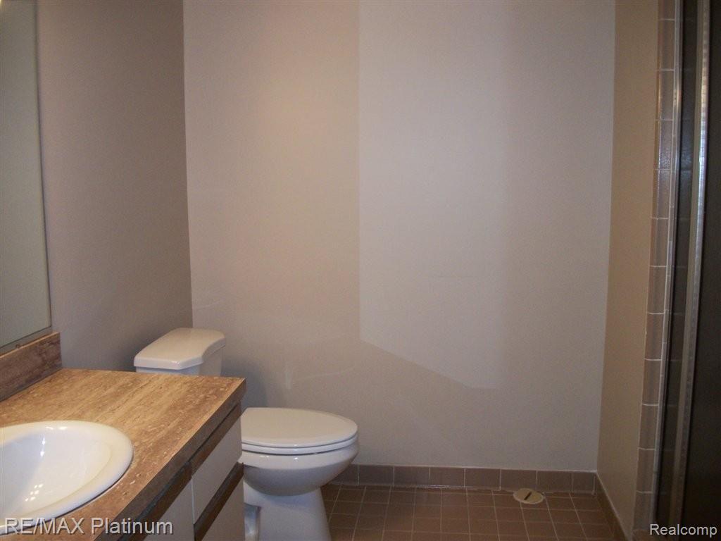 30959 Country Ridge Circle Farmington, MI 48331 - Photo 19 of 27 100_1614.JPG