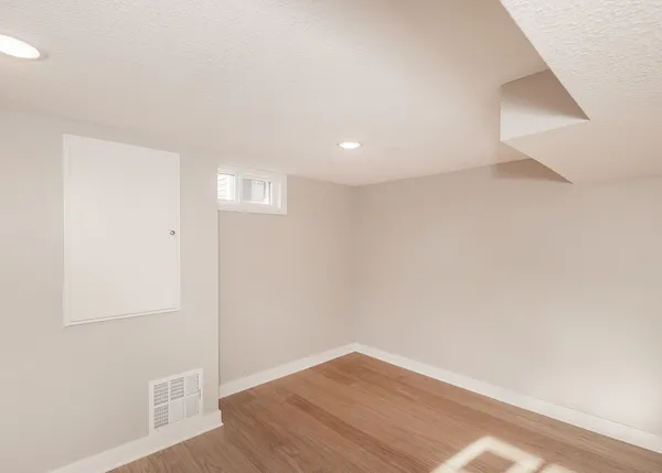 $379,900 | 1606 Coffelt Avenue, Davenport, IA 52803