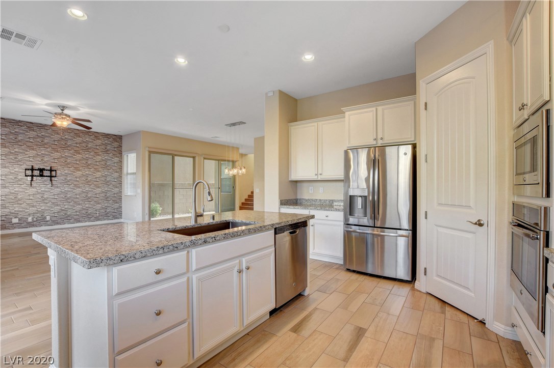 74 Einstein Ridge Way Las Vegas, NV 89183 - Photo 12 of 40 Gallery Image 12