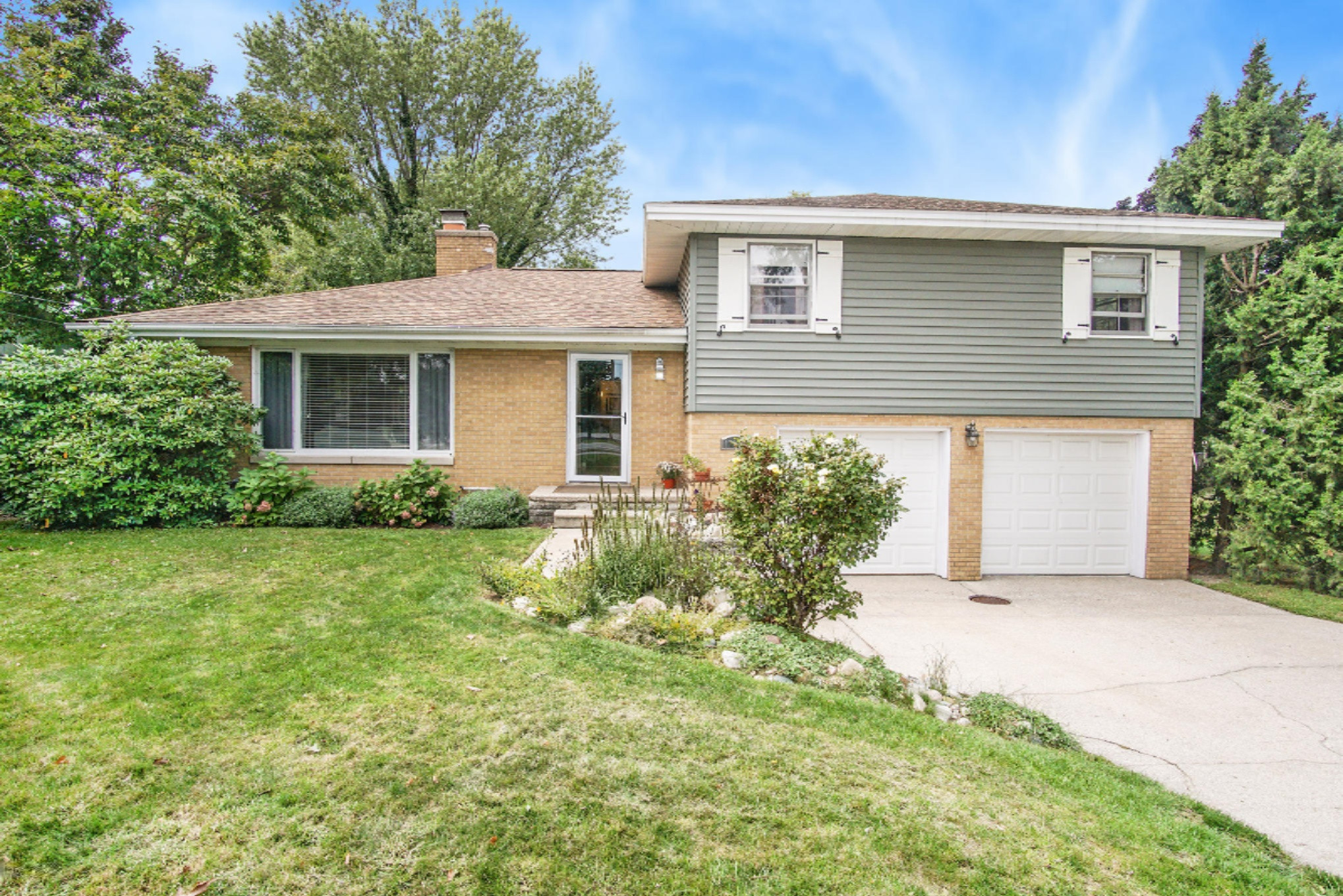 17379 North Fruitport Road Spring Lake, MI 49456 - Photo 1 of 54 2