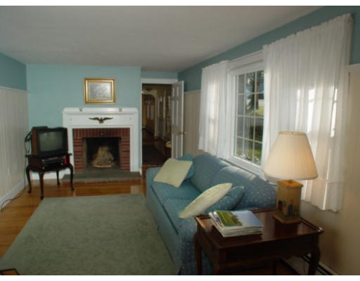 23 Chandler Road Andover, MA 01810 - Photo 4 of 8 Gallery Image 4