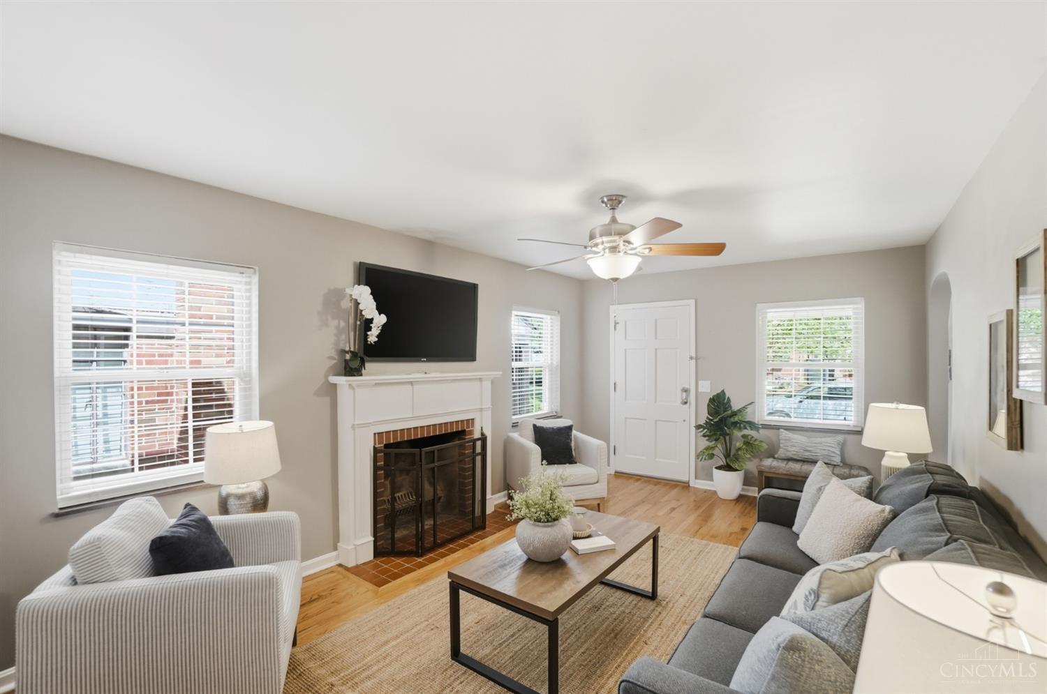 3863 Homewood Road Cincinnati, OH 45227 - Photo 4 of 44