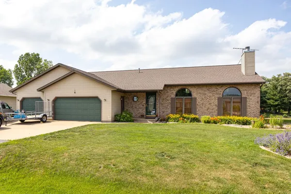 $414,900 | 3318 Creek Side Drive, Oshkosh, WI 54904