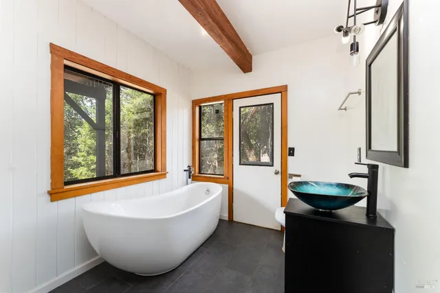 $445,000 | 6001 Red Tail Way, Ukiah, CA 95482