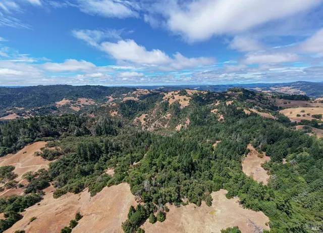 $445,000 | 6001 Red Tail Way, Ukiah, CA 95482