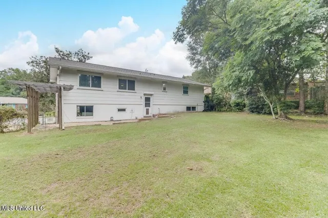 $1,950 | 15305 R Northwood Drive, Gulfport, MS 39503