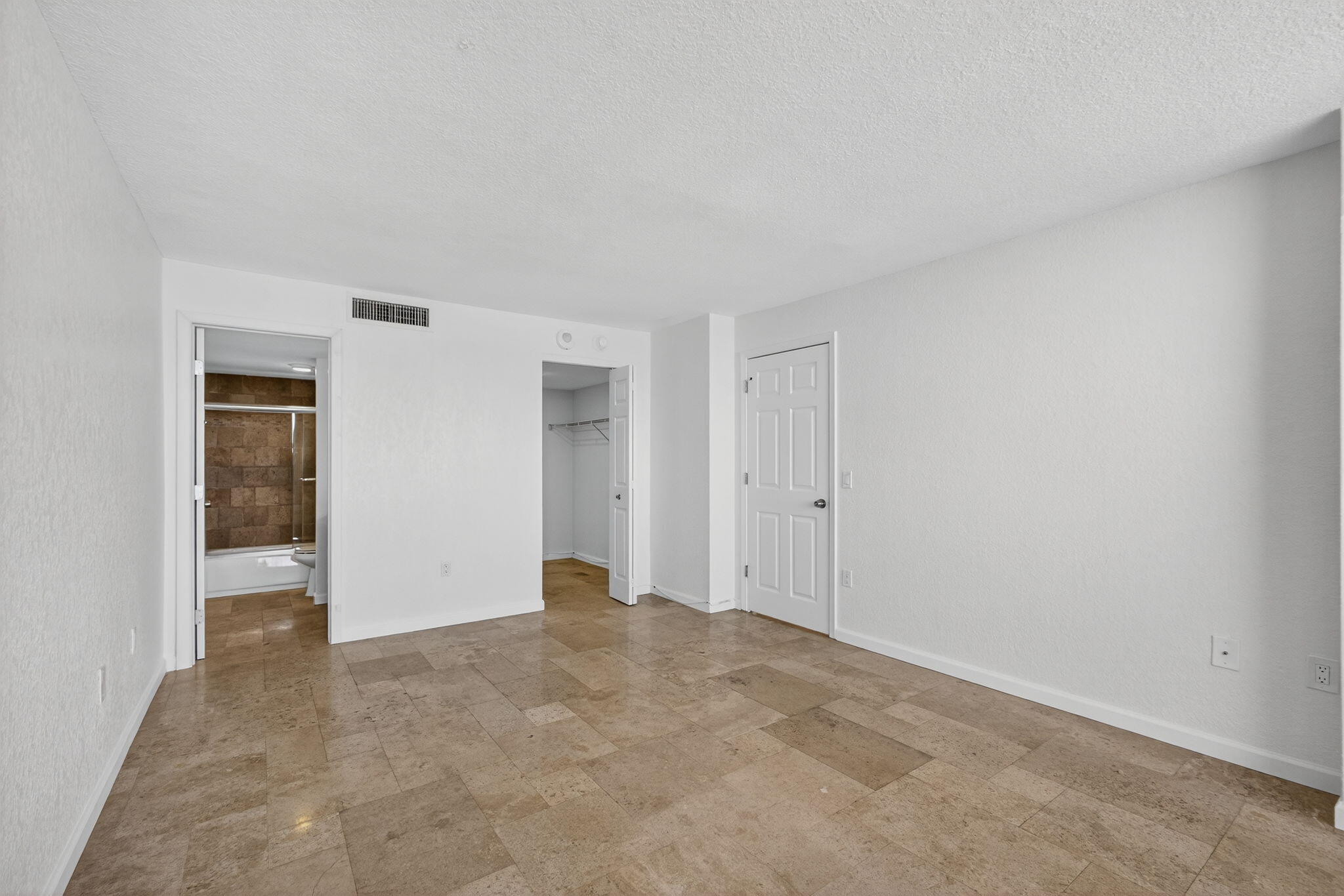 5600 North Flagler Drive, Unit 2703 West Palm Beach, FL 33407 - Photo 17 of 60 an empty room with an empty space