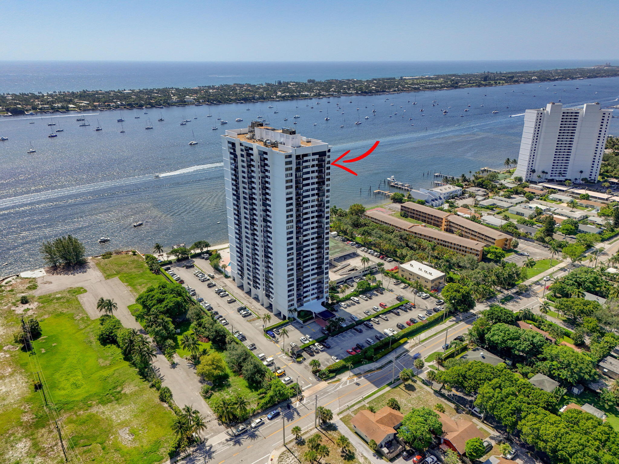 5600 North Flagler Drive, Unit 2703 West Palm Beach, FL 33407 - Photo 2 of 60 a view of a garden with an outdoor space