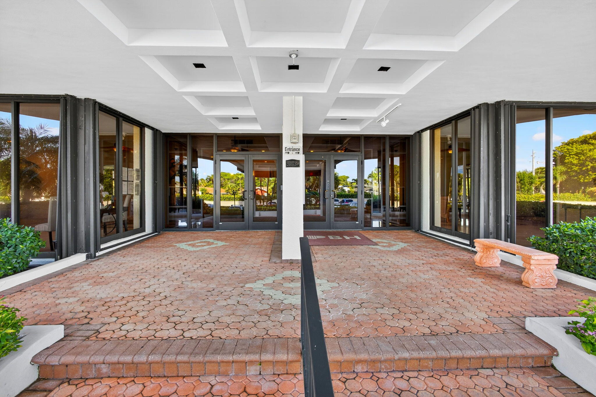 5600 North Flagler Drive, Unit 2703 West Palm Beach, FL 33407 - Photo 27 of 60 a view of an entryway