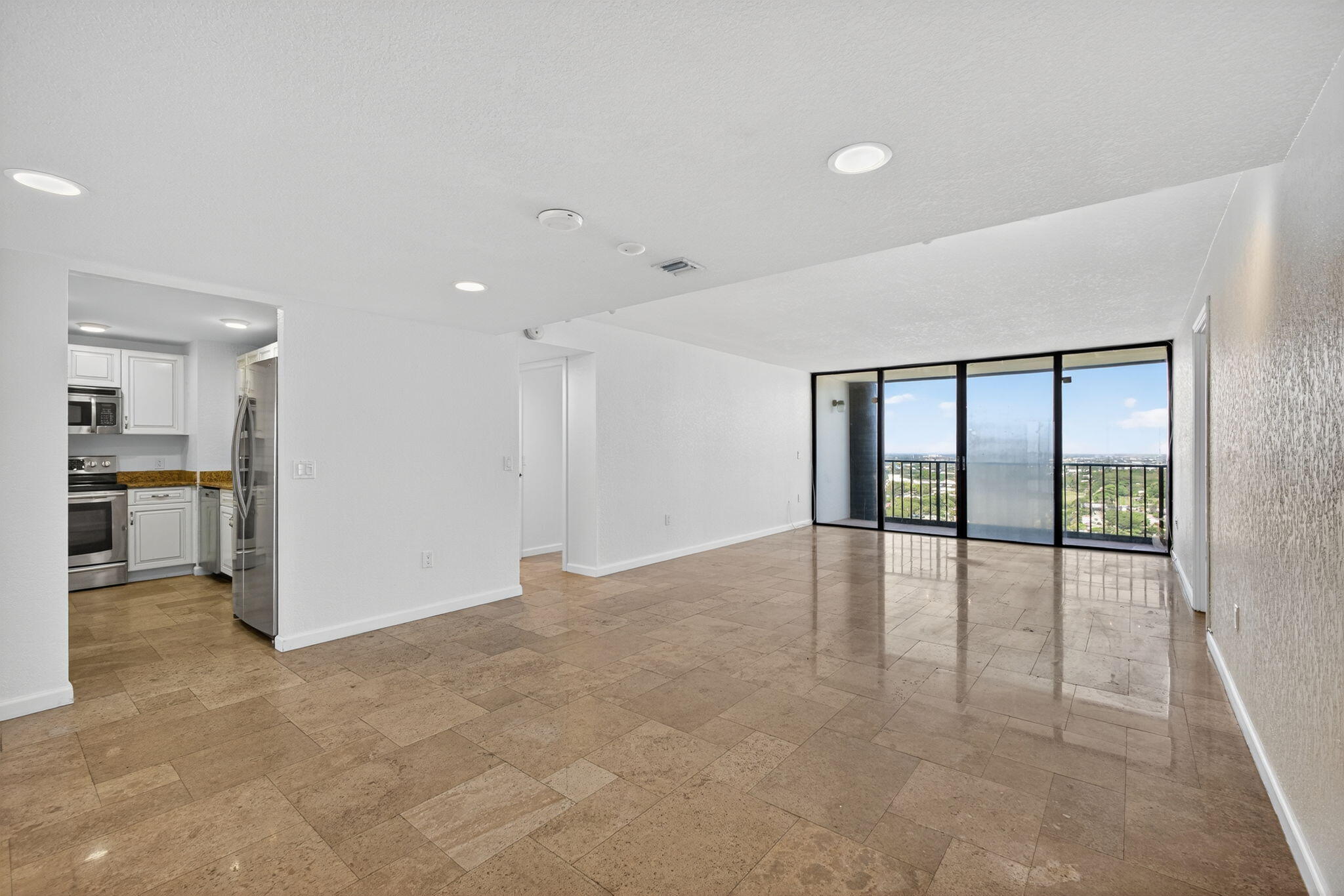 5600 North Flagler Drive, Unit 2703 West Palm Beach, FL 33407 - Photo 3 of 60 a view of an empty room with a window