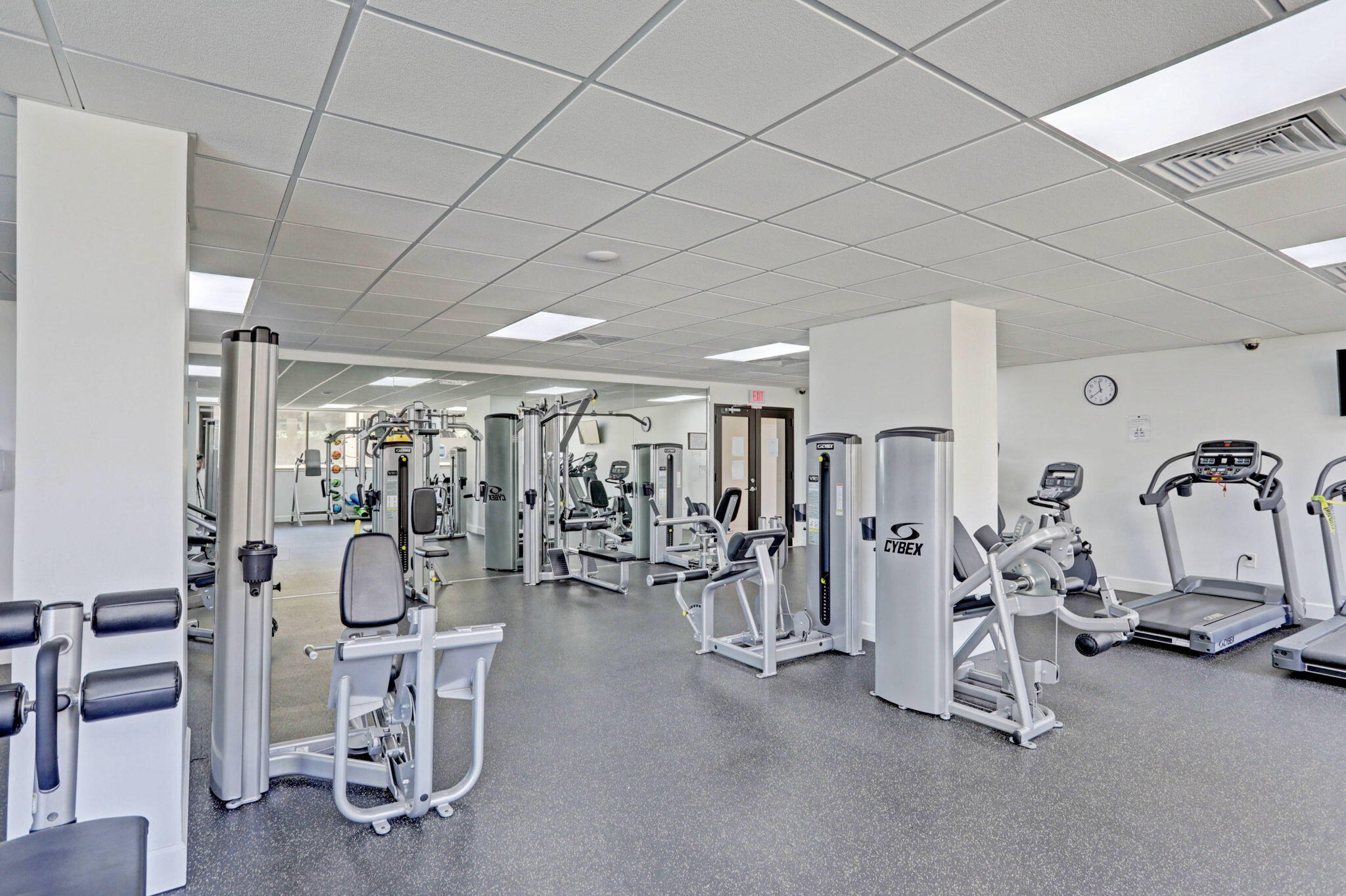 5600 North Flagler Drive, Unit 2703 West Palm Beach, FL 33407 - Photo 35 of 60 a view of a room with gym equipment