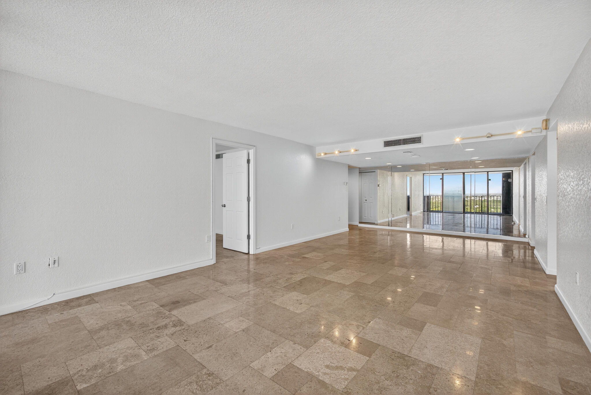 5600 North Flagler Drive, Unit 2703 West Palm Beach, FL 33407 - Photo 5 of 60 a view of an empty room with a window
