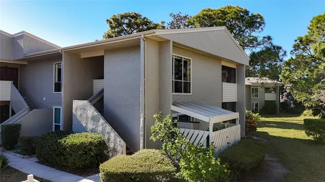 $179,900 | 510 Windrush Bay Drive, Tarpon Springs, FL 34689