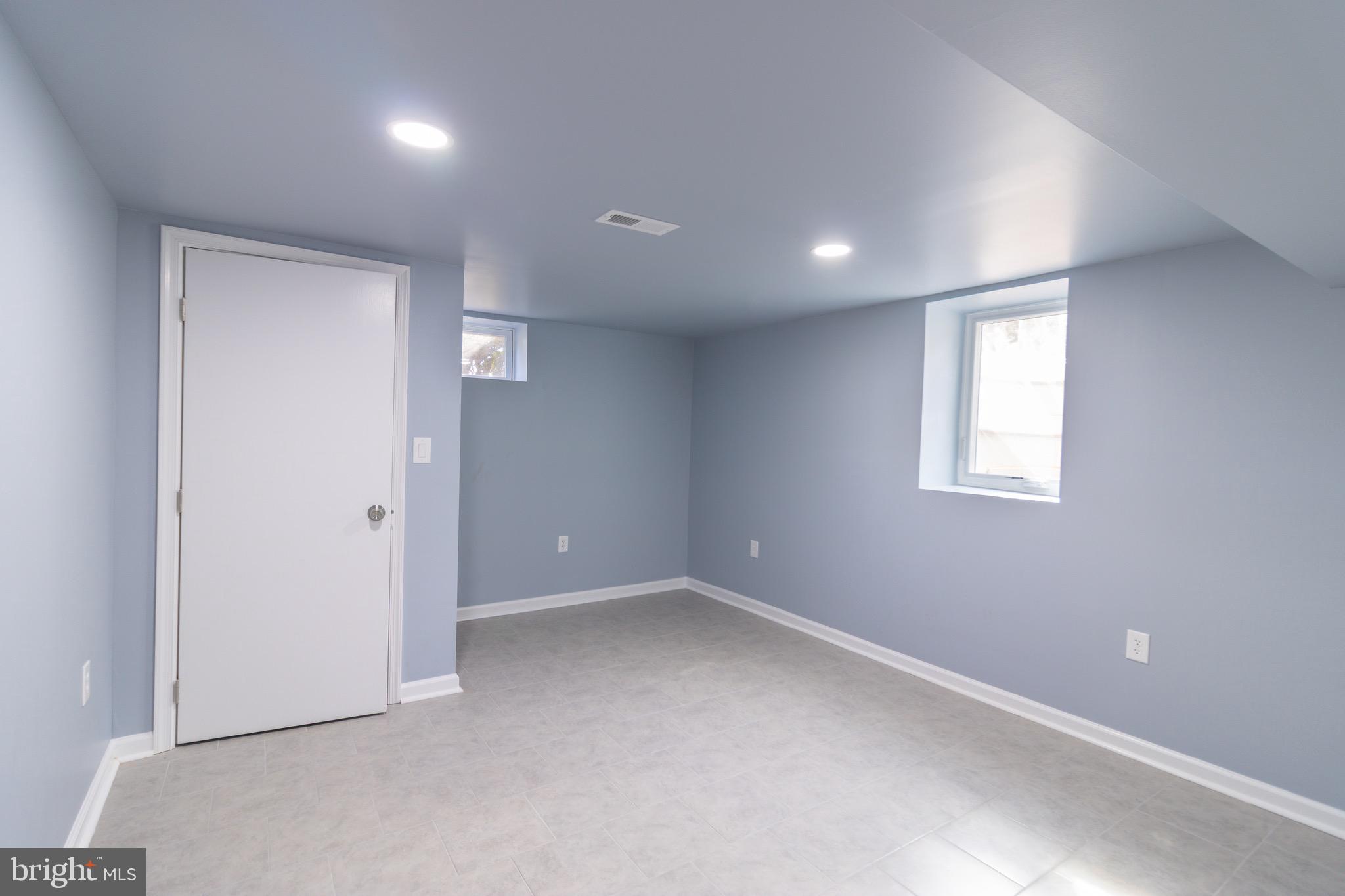 16505 Ridgeway Road Orange, VA 22960 - Photo 12 of 28 an empty room with windows and closet