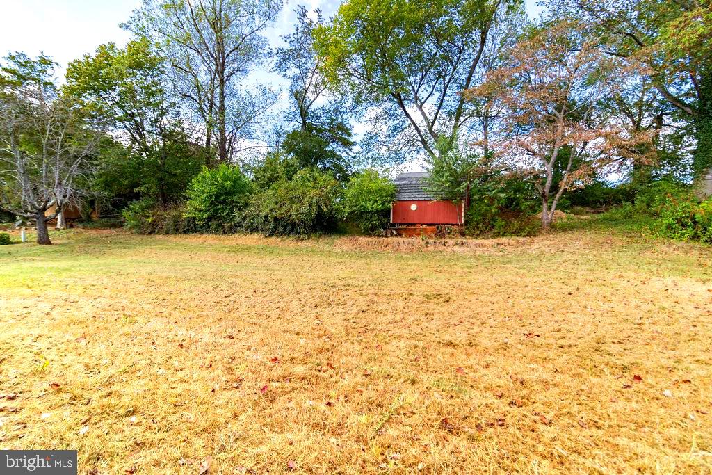 16505 Ridgeway Road Orange, VA 22960 - Photo 27 of 28 a view of empty pool with trees in the background