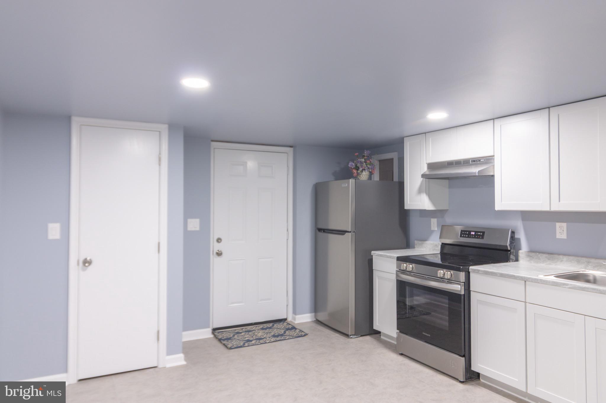 16505 Ridgeway Road Orange, VA 22960 - Photo 6 of 28 a kitchen with a refrigerator a stove and cabinets
