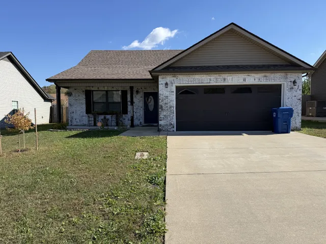 $1,600 | 607 Hollow Crest, Clarksville, TN 37042