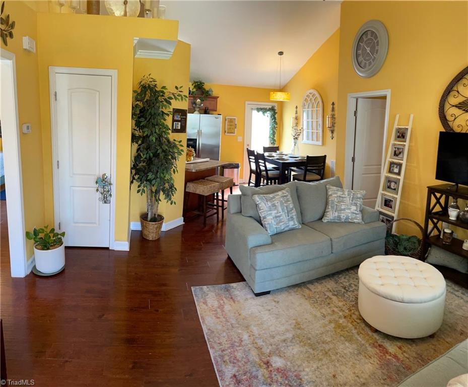 224 Mize Road Lexington, NC 27295 - Photo 4 of 25 Living Room