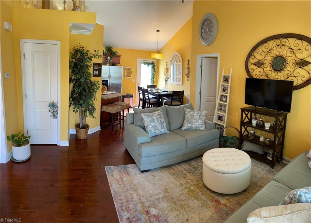 224 Mize Road Lexington, NC 27295 - Photo 6 of 25 Living Room