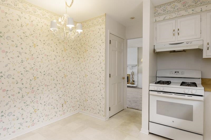 5792 Haddon Place Rockford, IL 61114 - Photo 17 of 47 a bathroom with a stove and a refrigerator