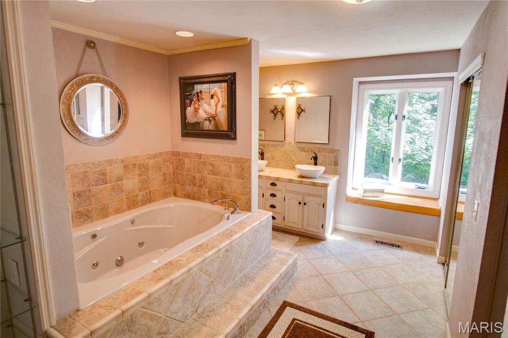 4432 Thatcher Road Alton, IL 62002 - Photo 29 of 59 Gallery Image 29