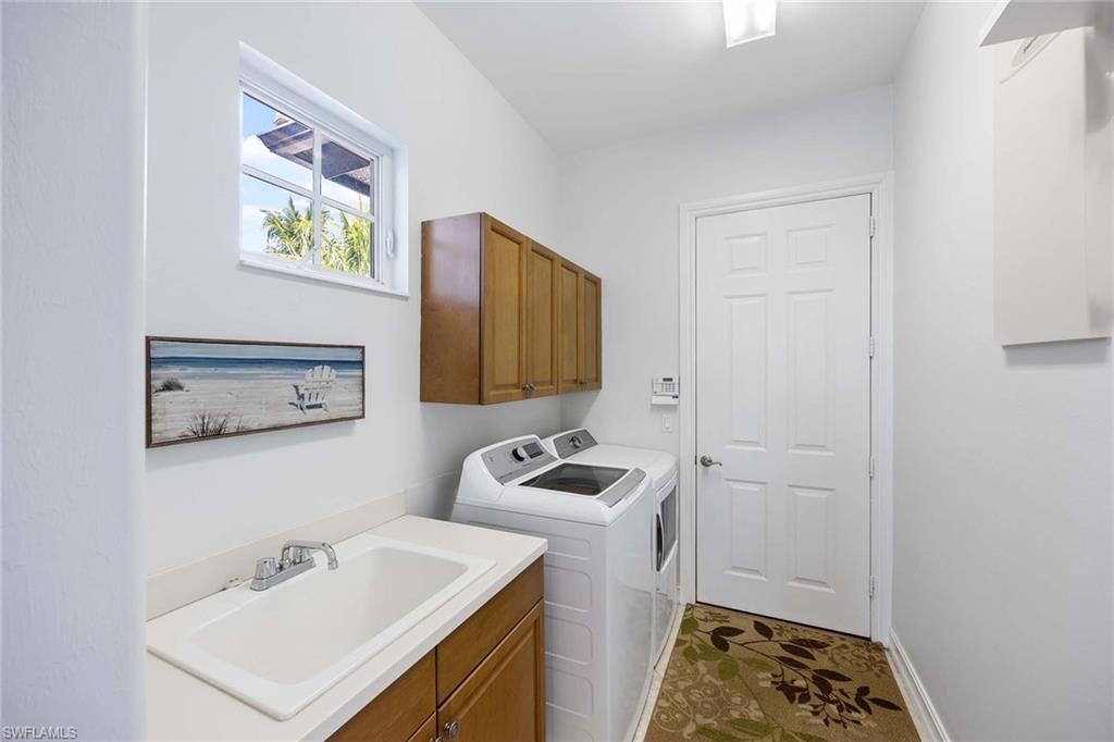 8902 Shenendoah Circle Naples, FL 34113 - Photo 20 of 28 a bathroom with a sink toilet and mirror