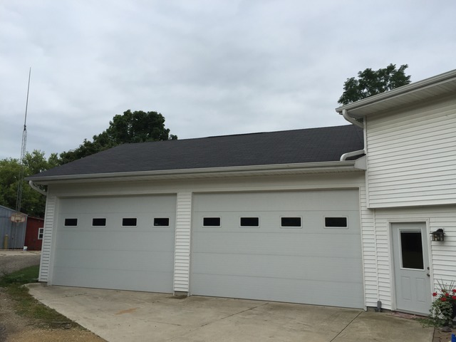 5589 Shattuck Road Belvidere, IL 61008 - Photo 2 of 20 a front view of a house with plants