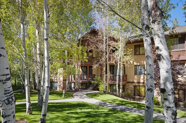 $635,000 | 1600 West Pinebrook Boulevard, Unit E7, Park City, UT 84098