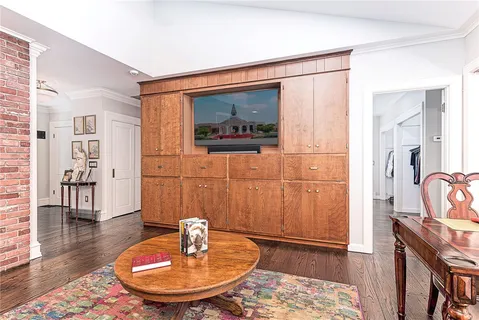 $699,000 | 12 Coldbrook Court, Cranston, RI 02920