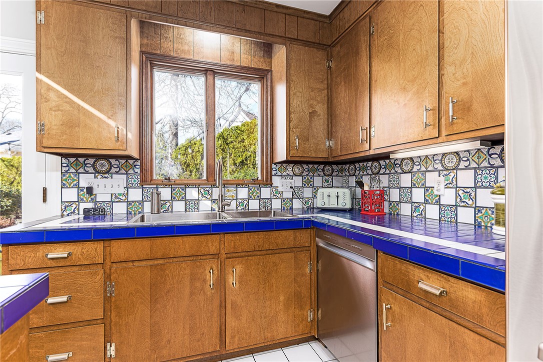 12 Coldbrook Court Cranston, RI 02920 - Photo 17 of 45