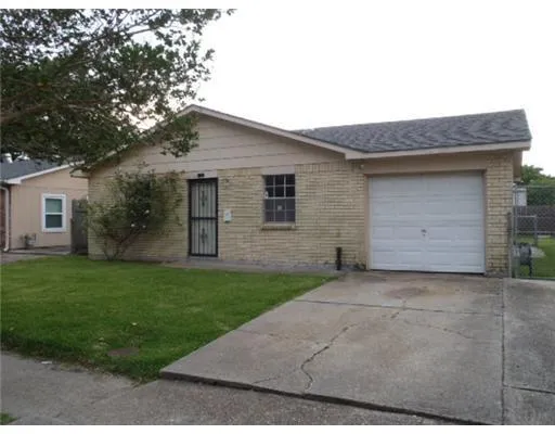 $1,600 | 1020 Sandalwood Drive, Harvey, LA 70058