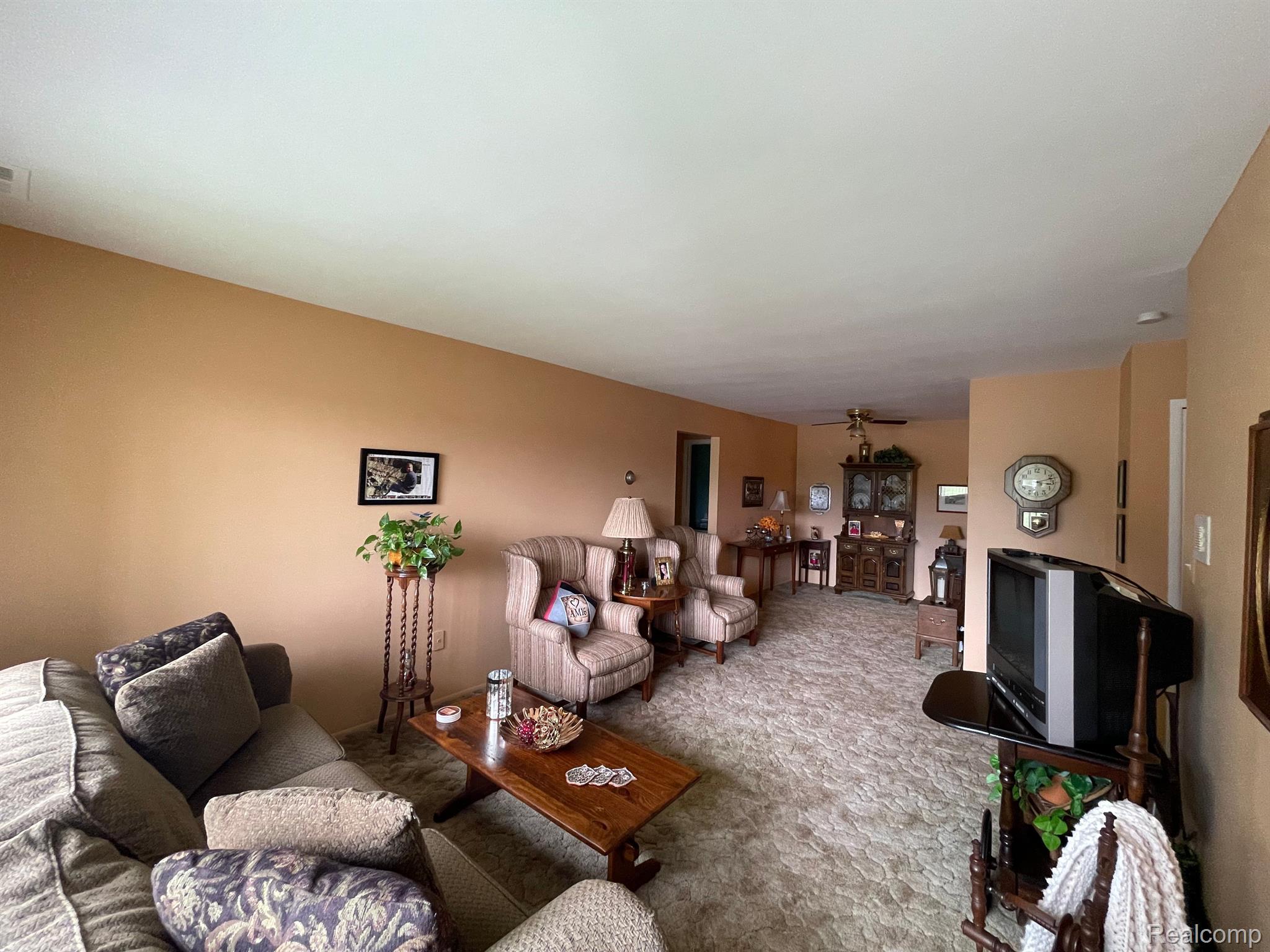 4985 East 10 Mile Road, Unit 5 Warren, MI 48091 - Photo 2 of 9 Open to Dining Area
