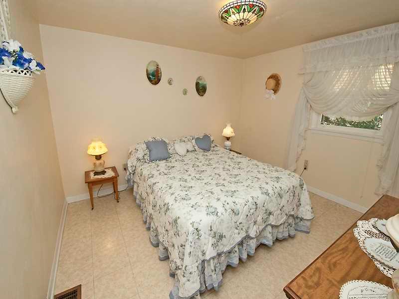 1543 Bakerstown Road Tarentum, PA 15084 - Photo 11 of 25 Bedroom. Upper level bedroom.
