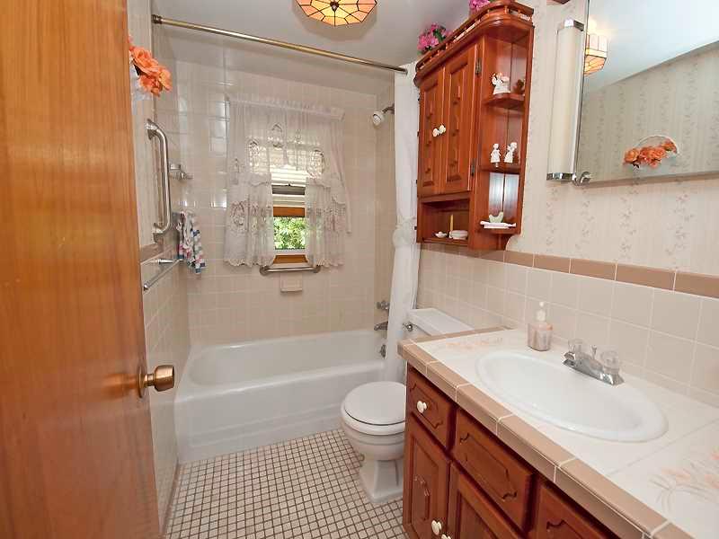 1543 Bakerstown Road Tarentum, PA 15084 - Photo 15 of 25 Full Bath. The cabinets are hand crafted by the owner. Nice comfortable full bath.