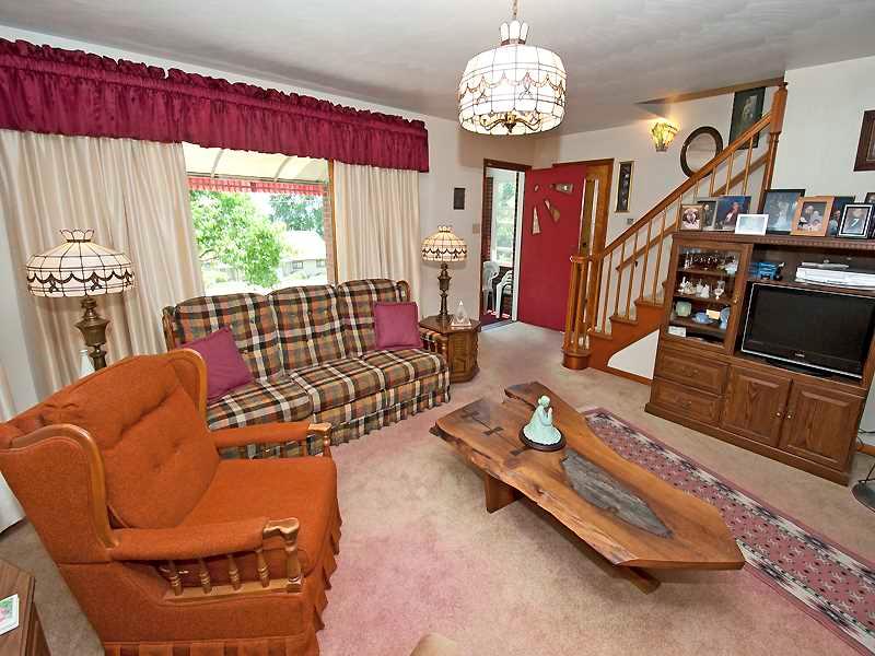1543 Bakerstown Road Tarentum, PA 15084 - Photo 5 of 25 Living Room.