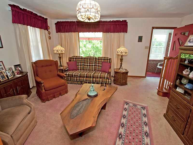 1543 Bakerstown Road Tarentum, PA 15084 - Photo 6 of 25 Living Room.