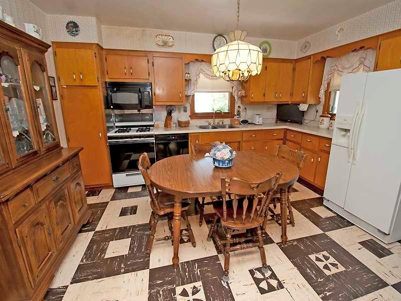 1543 Bakerstown Road Tarentum, PA 15084 - Photo 7 of 25 Kitchen. Great space in this country kitchen.