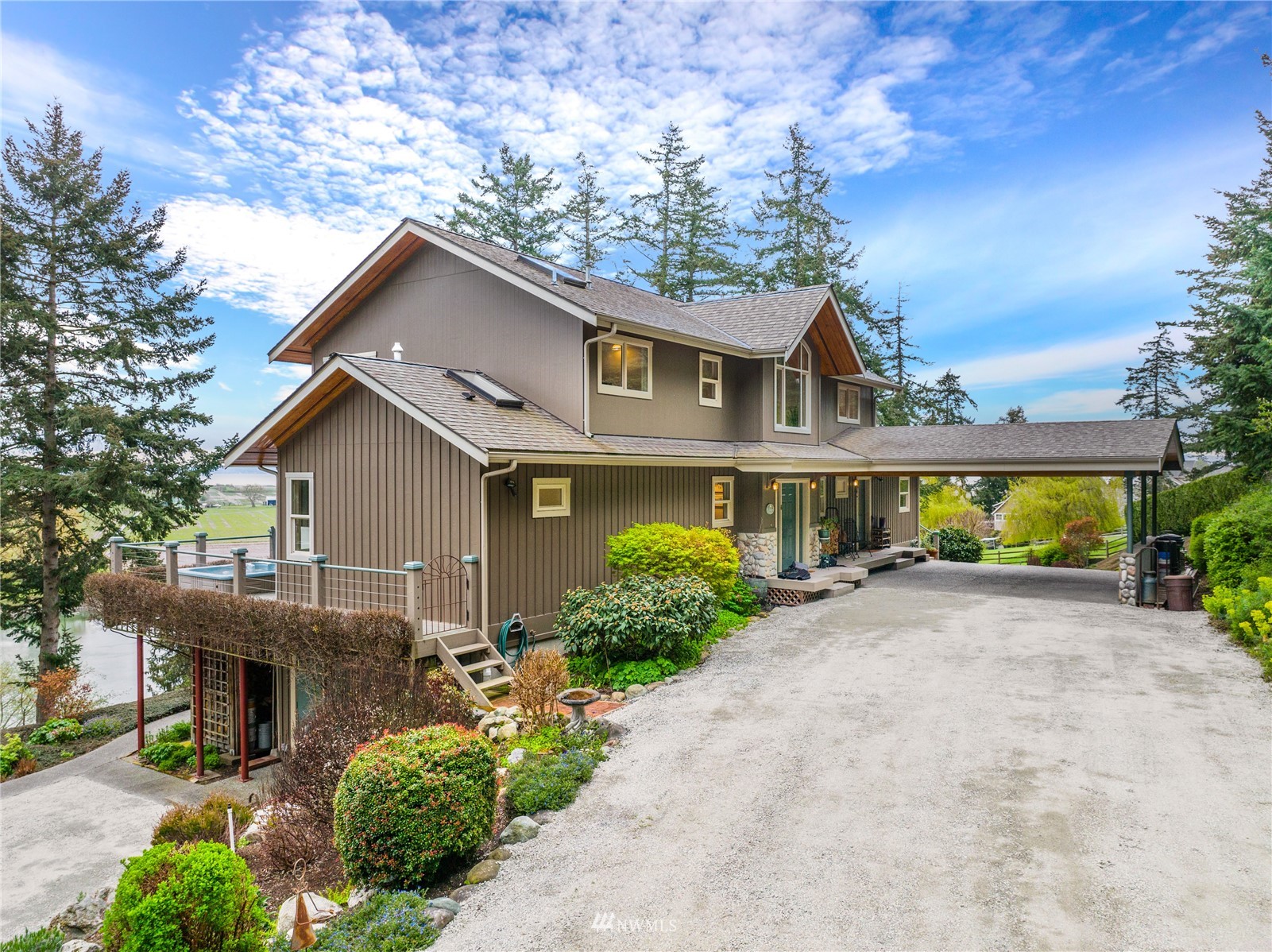 19695 Landing Road Mount Vernon, WA 98273 - Photo 38 of 40 a front view of a house with garden