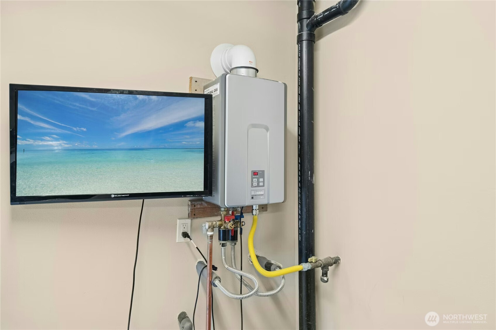 1743 Northwest 60th Street, Unit A Seattle, WA 98107 - Photo 27 of 33 a bathroom with a mirror